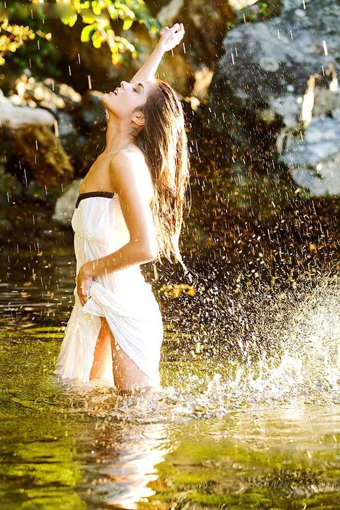 Marie Avgeropoulos in Hefei