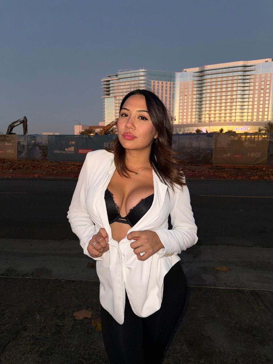 Take a pause and enjoy Ali Cruz — streaming from Hefei