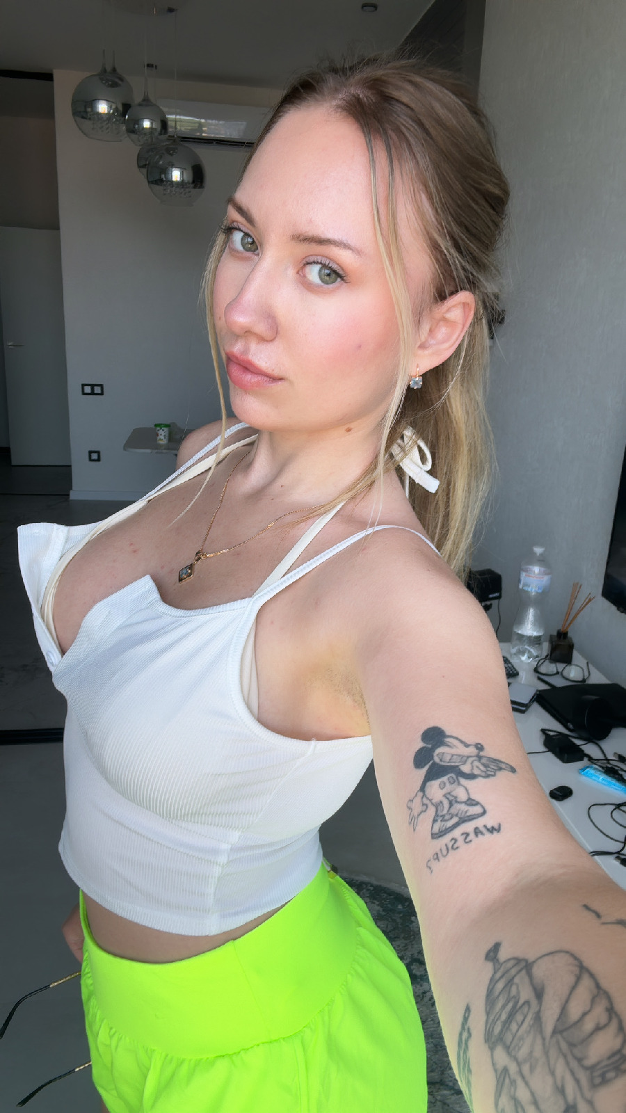 KateV in her underwear in Hefei