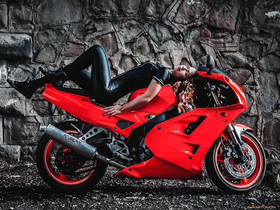 Beautiful girl Beautiful girls and motorcycles in Hefei