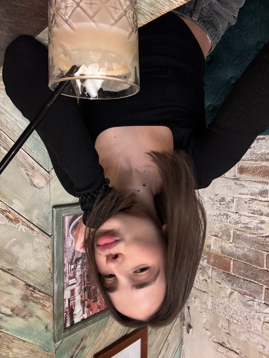 Fresh photos, fresh mood — Tina online in Hefei